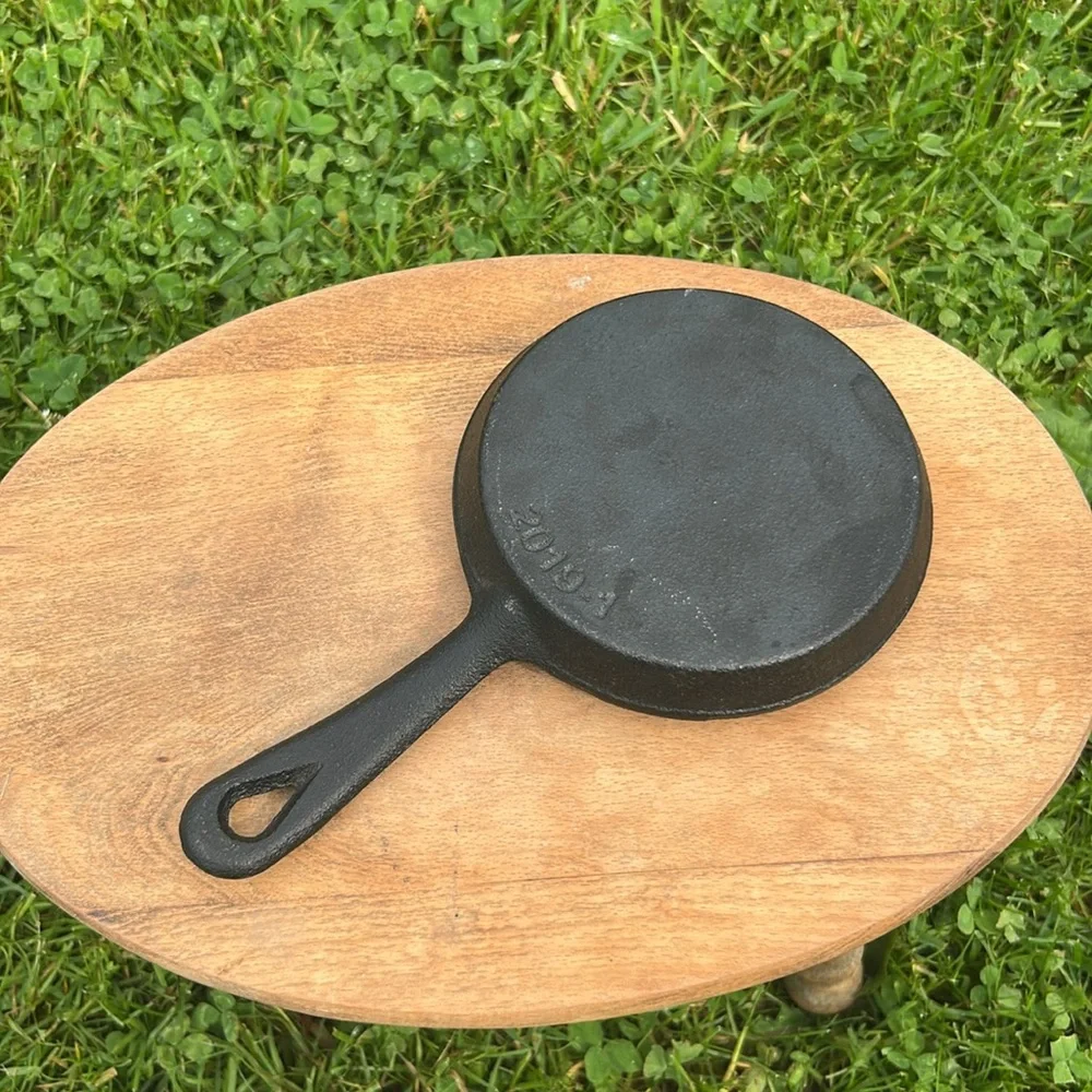 Cast iron 5 inch pan